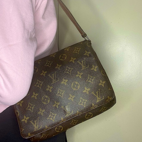 ✈️SOLD✈️ Authentic LV Monogram Musette Tango Bag - Picture 5 of 12